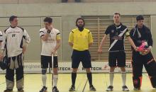 Schiri Hercli Christoffel umrahmt von den Captains Wintsch und Müller