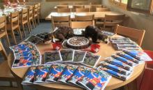 Topskorer Otter und Broschüren warten auf ihre Empfänger