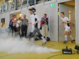 Rauch und «Pyro» beim Einlauf der Teams