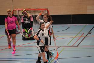 Stettbacher und Monhart jubeln nach einem Tor.